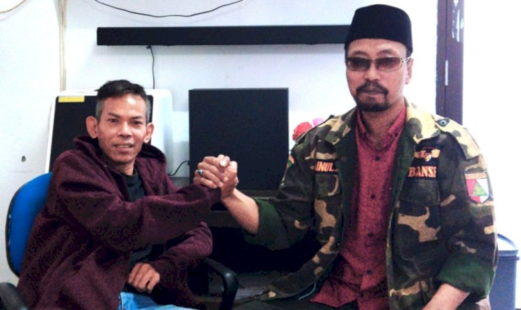 Wakil Ketua Banser Kota Surabaya, Zainul Arifin (kanan) dan Ketua Bidang Organisasi MPC Pemuda Pancasila Surabaya, Zairin/Ist 