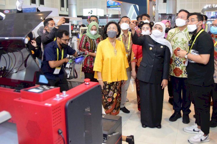 Gubernur Jawa Timur Khofifah Indar Parawansa saat membuka gelaran Surabaya Printing Expo (SPE) tahun 2022 