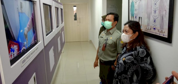 Anggota DPRD Jatim Agatha Retnosari saat kunungi Pusvetma Surabaya/RMOLJatim