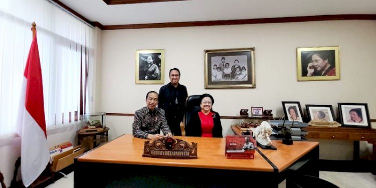 Presiden Jokowi bersama Ketua Umum PDIP, Megawati Soekarnoputri dan Prananda Prabowo/Ist