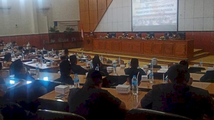 Sidang paripurna dengan agenda penyampaian pandangan umum fraksi tentang Raperda pertanggungjawaban pelaksanaan APBD tahun anggaran 2021/RMOLJatim