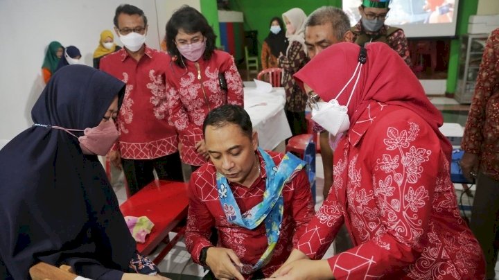 Wali Kota Eri saat mengunjungi kampung ceria dan kampung batik Tin Gundih/RMOLJatim