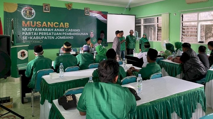 Neng ema dan musancab di kantor ppp