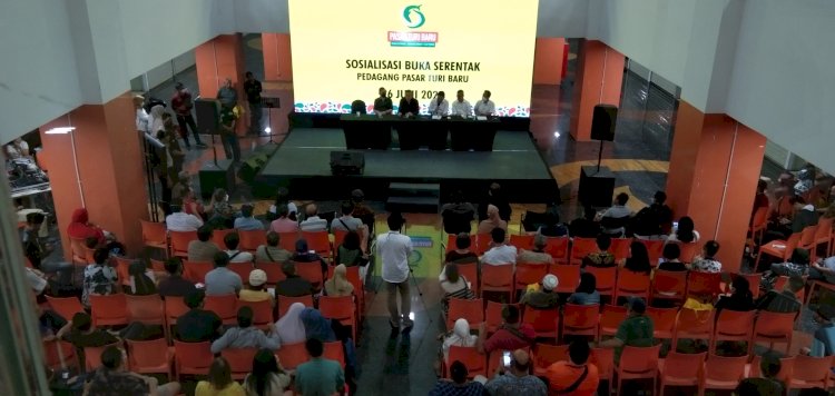 Sesi tanya jawab antara pedagang dengan pengelola Pasar Turi Baru/RMOLJatim