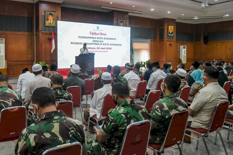 Wali Kota Eri Cahyadi memberikan pengarahan bahaya radikalisme kepada 85 perwakilan pengurus pondok pesantren/RMOLJatim