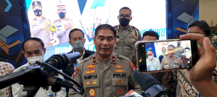 Wakapolda Jatim, Brigjen Pol Slamet Hadi Supraptoyo usai melaunching buku/RMOLJatim