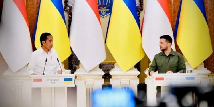 Presiden Joko Widodo dan Presiden Ukraina Volodymyr Zelensky memberikan pernyataan bersama setelah melakukan pertemuan bilateral di Kyiv pada Rabu, 29 Juni 2022/Net