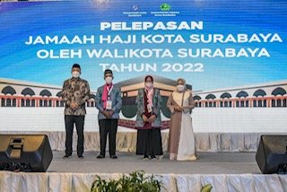 Wali Kota Eri Cahyadi saat melepas 545 CJH Asal Surabaya/RMOLJatim