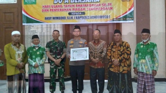 Jajaran pengurus PCNU Bondowoso bersama Kapolres Wimboko/ist