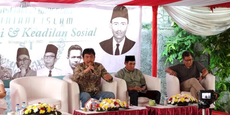 Syahganda Nainggolan (ketiga dari kanan) dalam acara Sarasehan Kebangsaan berjudul "Demokrasi dan Keadilan Sosial" yang diselenggarakan oleh Syarikat Islam, Minggu sore (3/7)/RMOL