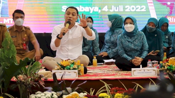 Wali Kota Eri bersama Ketua TP PKK Kota Surabaya Rini Indriyani Ngobras dengan KSH/ist