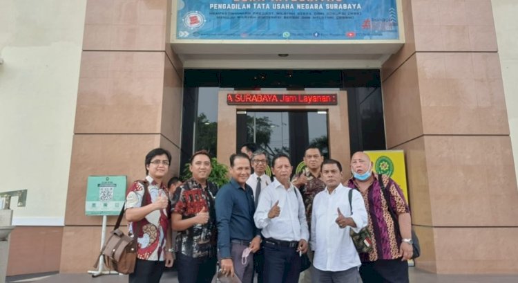 Kuasa hukum Dewan Kesenian Surabaya usai persidangan di PTUN Surabaya/RMOLJatim