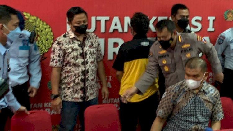 Mas Bechi (pakai baju hitam kuning)