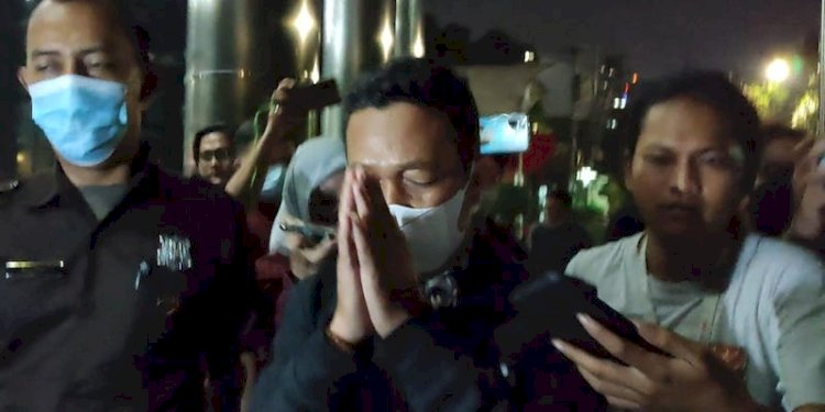 Muhammad Bahruddin, paman dari tersangka Mardani H Maming, saat keluar dari Gedung KPK/RMOL