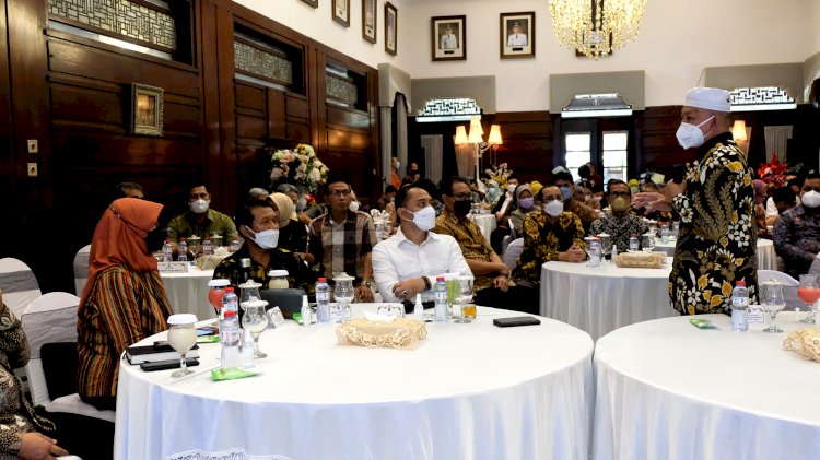 Wali Kota Eri bersama perwakilan Perguruan Tinggi se-Surabaya/ist