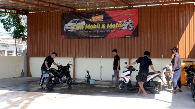 Usaha cuci motor/ist