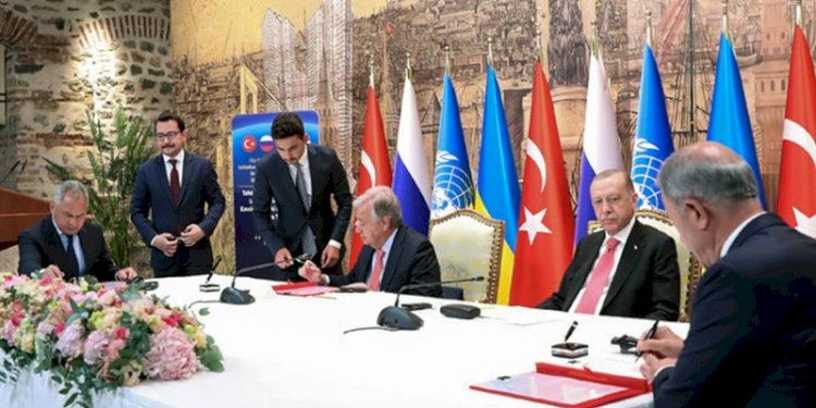 Penandatanganan kesepakatan ekspor gandum Ukraina di Istana Dolmabahce Istanbul, 22 Juli 2022/Net