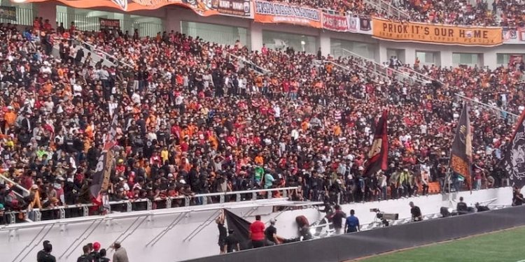 Tha Jakmania di stadion JIS/RMOL