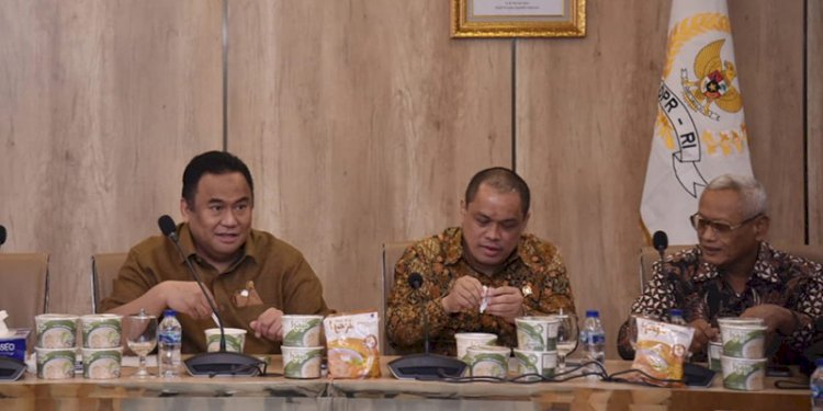 Wakil Ketua DPR RI Bidang Korinbang, Rachmat Gobel saat menerima Pengurus Pusat Ikatan Persaudaraan Haji Indonesia (PP IPHI)/Ist