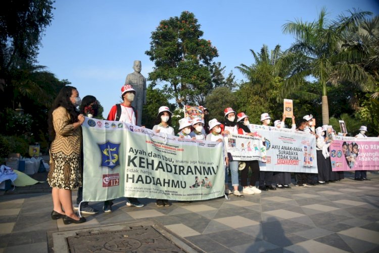 Pelajar di Surabaya kampanyekan stop kekerasan pada anak/RMOLJatim