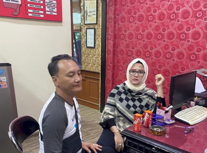 Terpidana kasus perzinahan Gleno Febri Maharano dan Devi Aprilianto saat menjalani pemeriksaan di Kantor Kejari Sampang, Madura pasca ditangkap Tim Tabur Kejari Surabaya/Ist 