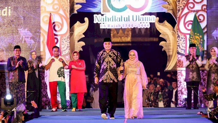 Wali Kota Eri Cahyadi dan Rini Indriyani menghadiri acara peringatan Kick Off 1 Abad NU yang digelar oleh PWNU Jawa Timur, di Monumen Tugu Pahlawan/ist