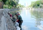 Pemkot Surabaya Kerja Bakti Bersama TNI AL di Sungai Kalimas, Hasilkan 63 Ton Sampah