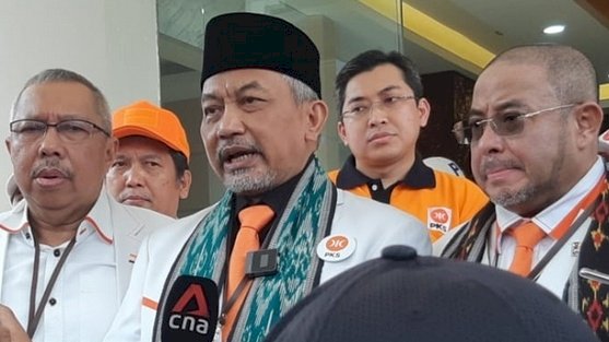 Presiden PKS, Ahmad Syaikhu ditemani dengan Sekretaris Jenderal (Sekjen) PKS Habib Aboe Bakar Alhabsyi saat melakukan pendaftaran untuk menjadi peserta Pemilu Serentak 2024/RMOL