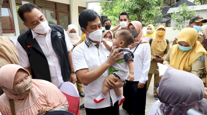 Wali Kota Eri mendampingi Wamenkes RI dr. Dante Saksono Harbuwono/RMOLJatim