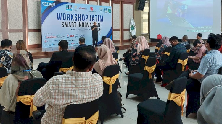 Kepala Diskominfo Jawa Timur Hudiyono saat membuka workshop Jatim Smart Innovation 2022 di Batu/Ist