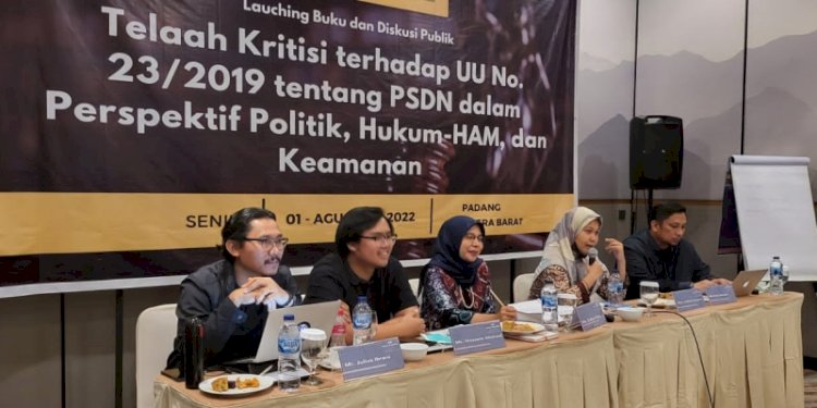 Diskusi "Telaah Kritis UU 23/2019 tentang PSDN dalam Perspektif Politik, Hukum-HAM, dan Keamanan”, di Kota Padang Sumatera Barat, Senin (1/8)/Ist