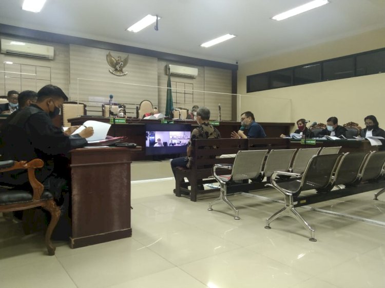 Cesdianto dan Budiono saat bersaksi di Pengadilan Tipikor Surabaya/RMOLJatim