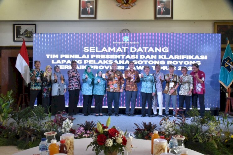 Hendro Gunawan bersama Rini Indriyani menyambut tim Penilai Presentasi dan Klarifikasi Lapangan Pelaksanaan Gotong-Royong Terbaik Provinsi Jawa Timur 2022/ist