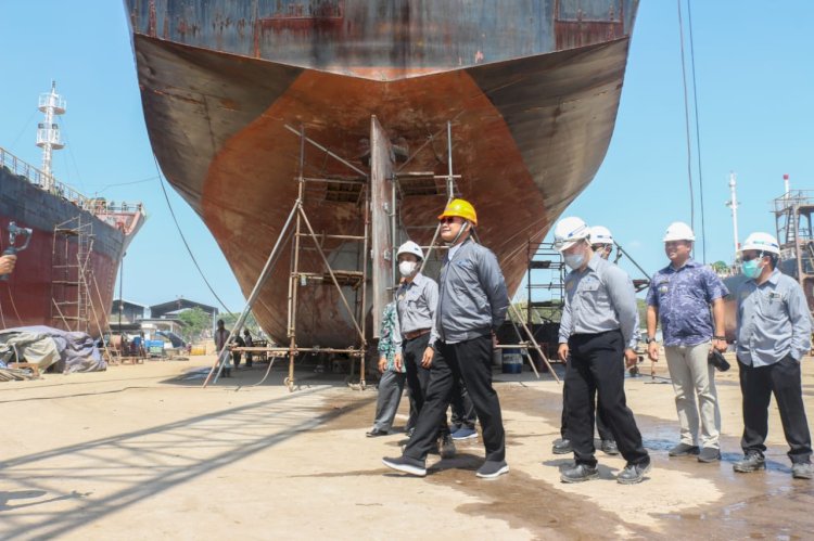 Bupati Lamongan Yuhronur Efendi saat menghadiri acara Docking Projek R.1000 di Paciran/RMOLJatim