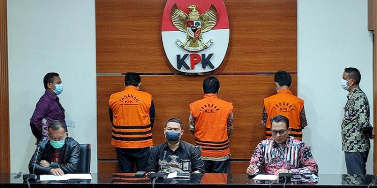 Konferensi pers KPK terkait penetapan dan penahanan tiga orang kasus dugaan korupsi terkait pembayaran restitusi pajak proyek pembangunan Jalan Tol Solo-Kertosono/RMOL