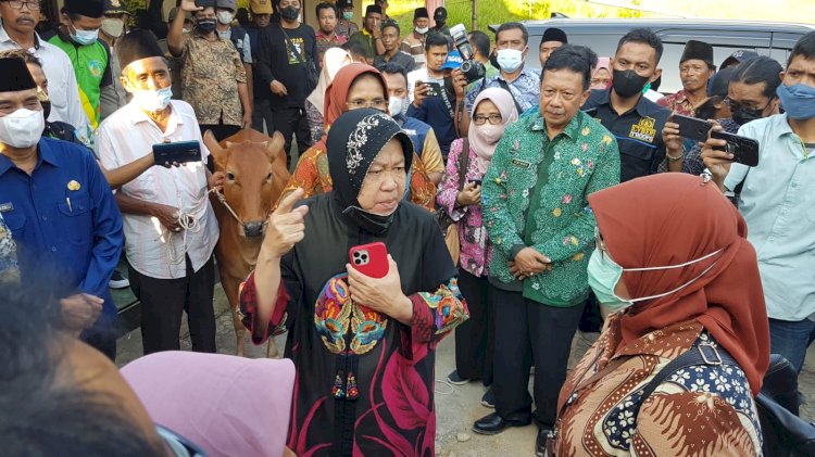 Mensos Risma menemui warga yang membesarkan anak dan cucunya mengalami disabilitas/RMOLJatim