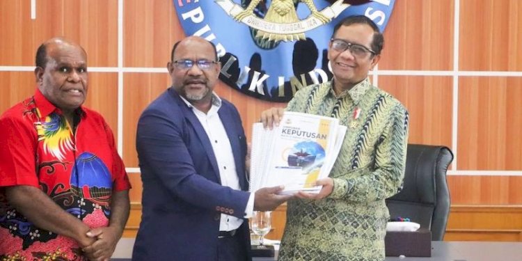 Mahfud MD sata terima kunjungan Majelis Rakyat papua, Jumat (5/8)/Ist