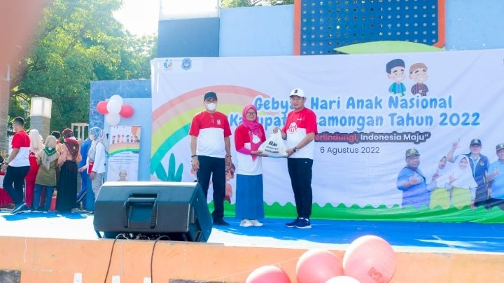 Bupati Lamongan Yuhronur Efendi saat menghadiri Peringatan Hari Anak di Alun-alun Lamongan/ RMOLJatim
