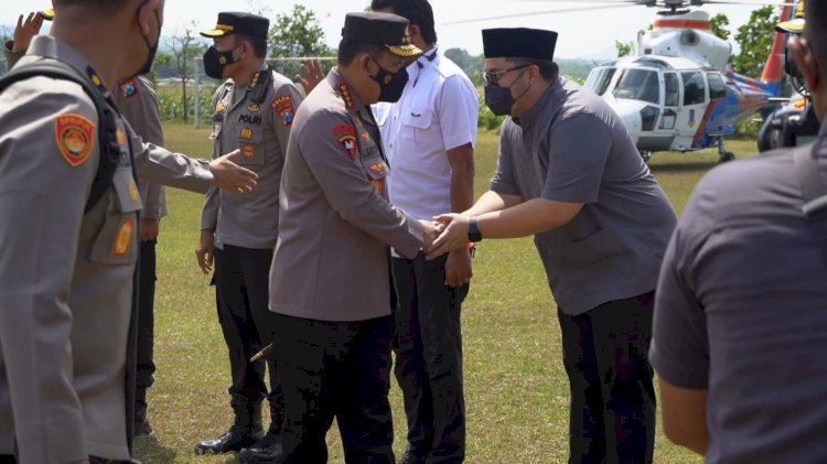 Bupati Kediri Hanindhito Himawan Pramana saat menyambut kedatangan Kapolri Jenderal Listyo Sigit Prabowo/Ist