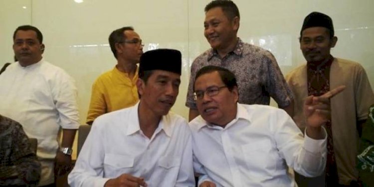 Momen saat mantan Menko Kemaritiman, Rizal Ramli saat memberi arahan pada Presiden Joko Widodo/Net