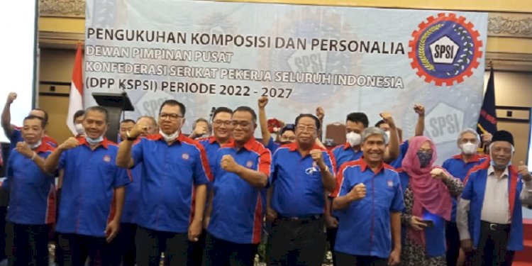 Jumhur Hidayat bersama jajarannya dalam pengukuhan pengurus DPP KSPSI periode 2022-2027/RMOL