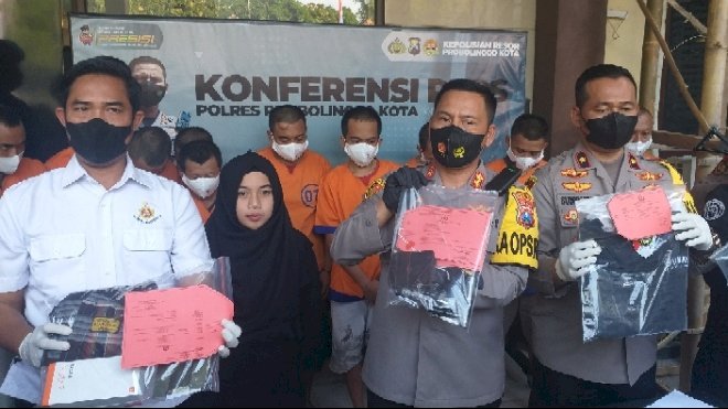 Kapolres beserta Kasat Reskrim dan jajaran saat merilis pelaku curanmor.