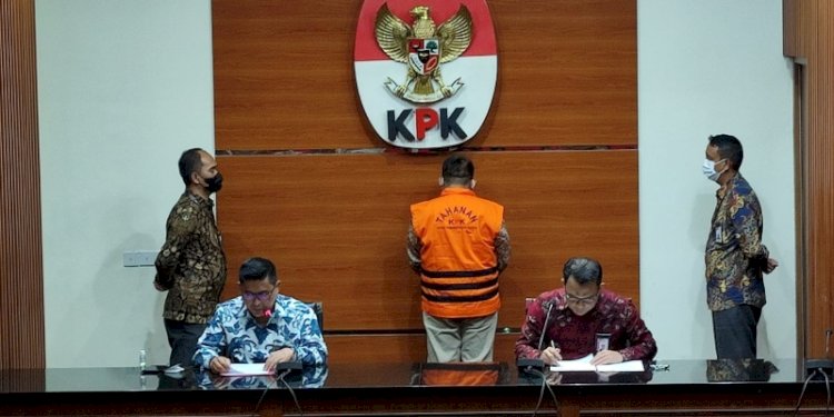 KPK resmi menahan seorang tersangka kasus dugaan suap terkait pembahasan, pengesahan, dan pelaksanaan APBD dan APBD-P Kabupaten Tulungagung/RMOL