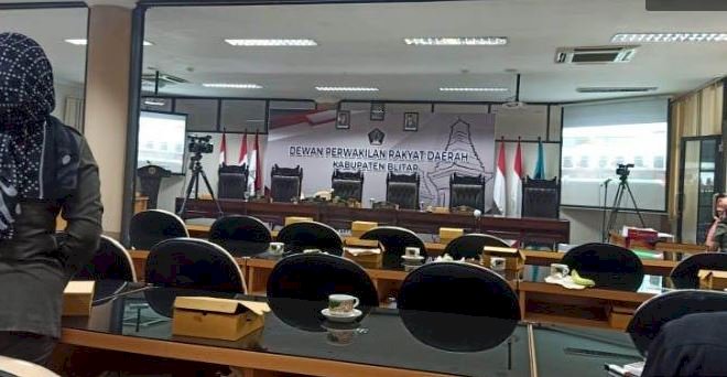 Ruang paripurna DPRD Kabupaten Blitar yang lengang saat pembahasan PAK 2022, Kamis (11/8/2022) malam/Ist