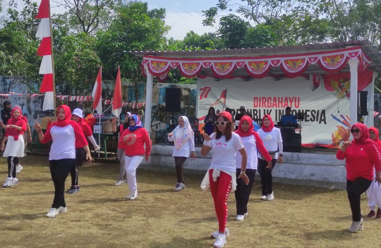 Senam ibu-ibu dalam memperingati HUT Kemerdekaan RI ke-77 di Perumahan Griya Nieuw Singhasari (GNS)/RMOLJatim