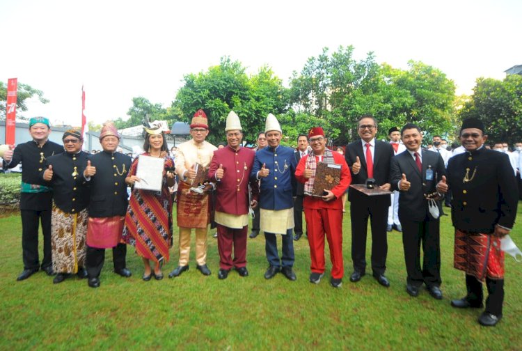 Semarak HUT Ke-77  Kemerdekaan, Direksi BTN Upacara Pakai Adat./Ist.