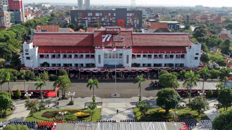 Upacara Peringatan HUT ke - 77 RI di Halaman Balai Kota Surabaya/ist