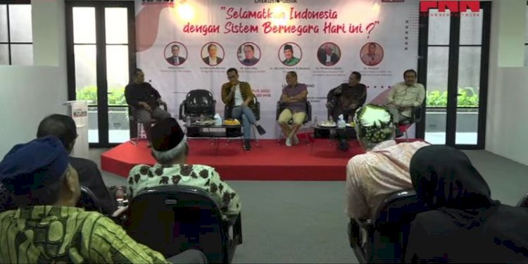 Ma’mun Murod (kanan) dalam acara diskusi publik perayaan 2 Tahun KAMI, bertajuk “Selamatkah Indonesia dengan Sistem Bernegara Hari Ini?” pada Kamis (18/8)/Repro