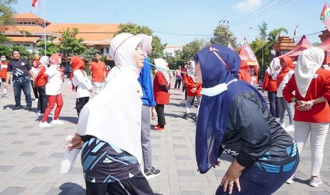 Suasana perlombaan di halaman Pemkab Lamongan/RMOLJatim