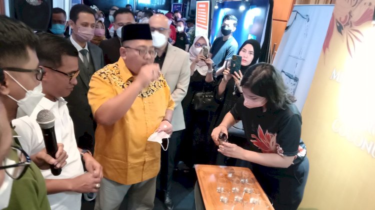 Salah satu produk QNET yang dipamerkan di Surabaya 